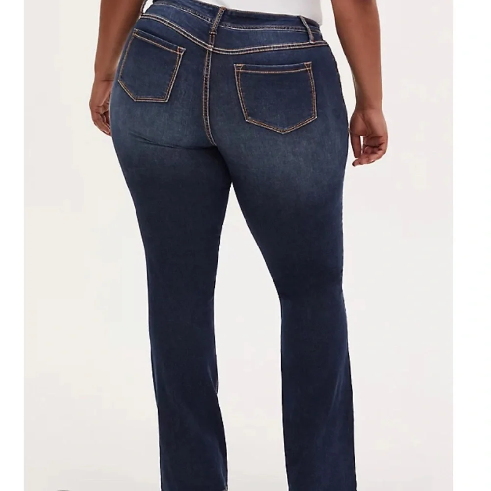 NWT Torrid Isabella Medium Slim Boot Jeans - Picture 2 of 13